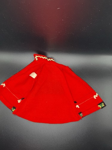 Barbie Clone Vintage 1970s Red Cape With Flower Trim - Bild 3 von 3