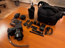 Sony Alpha A6400 + Sony E 35 mm f/1.8 + Sony E 18-135 mm F3.5-5.6 + Extras