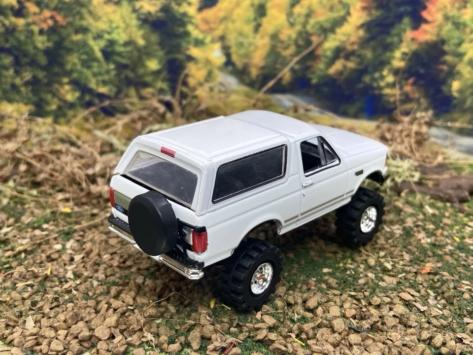 1993 Ford Bronco поднятый грузовик 4x4 1/64 литой на заказ внедорожник полный привод Greenlight - Изображение 4 из 4