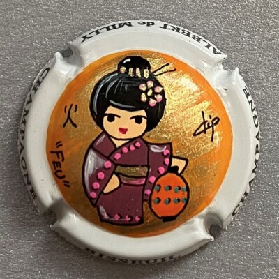 1 Champagnerkapsel handbemalt ALBERT DE MILLY, KOKESHI FEUERPUPPE