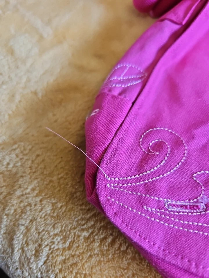 Bolso Bandolera American Girl Rosa Caliente 2011 Bordado Correa Ajustable Foto 4 de 4