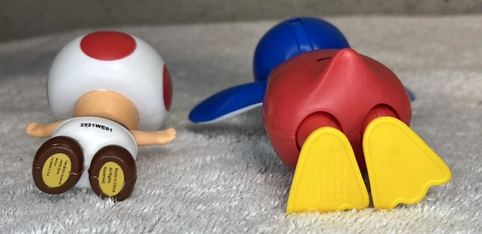 Lote de 2 figuras Jakks Pacific 2021 World of Nintendo Penguin Mario & Toad 4" Foto 3 de 4