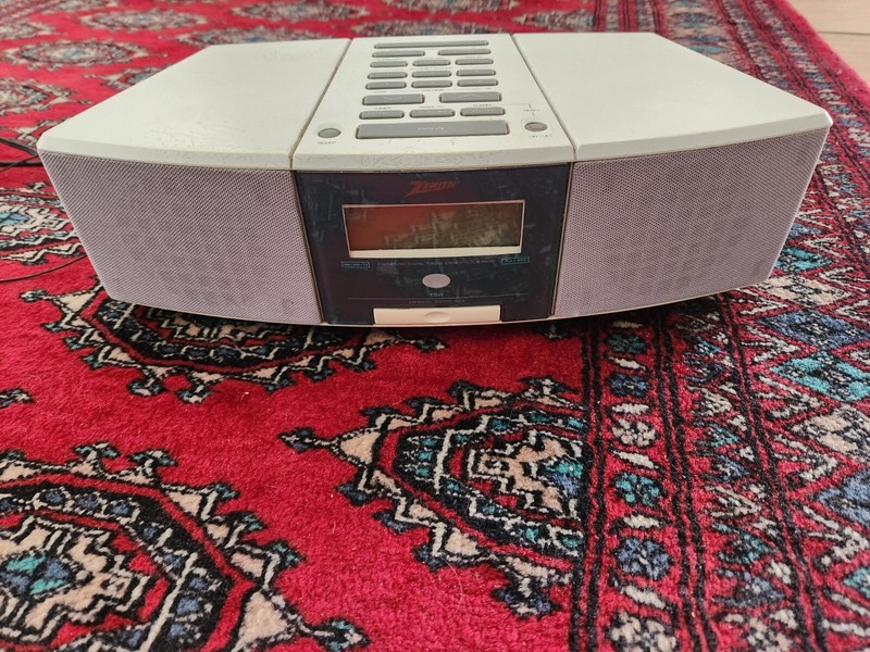 ZENITH AM/FM STEREO/TV SOUND CLOCK RADIO - MODEL Z 212 G
