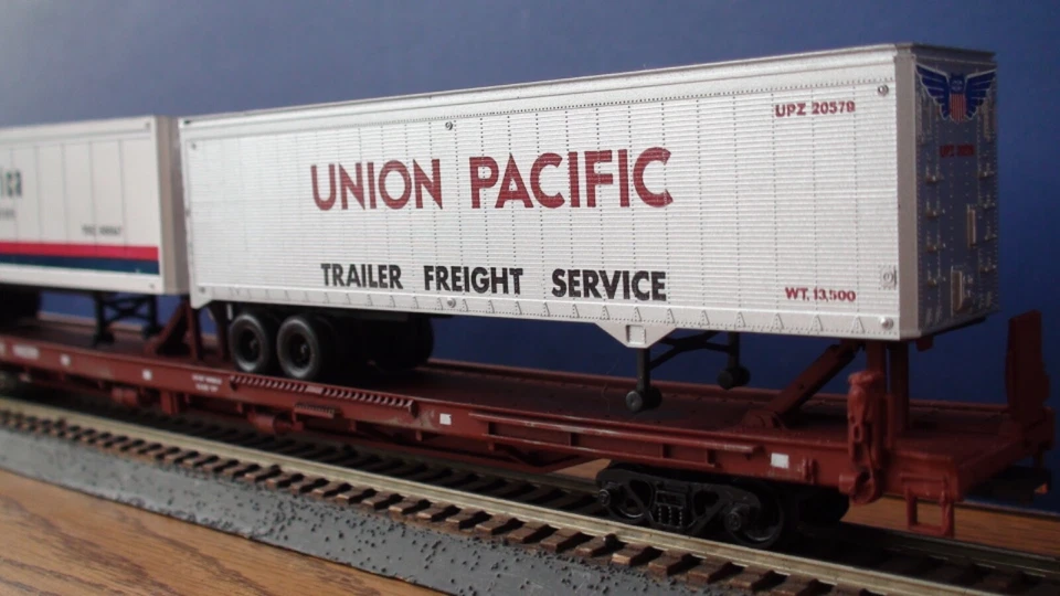 1 coche - Burlington Northern BN HO 86' coche plano, dos remolques de 40" con Kadee's y RTR Foto 3 de 4