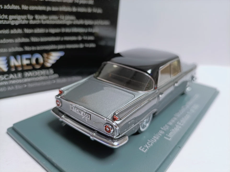 Neo 1/43 Borgward P100 1960 gris Foto 3 de 4