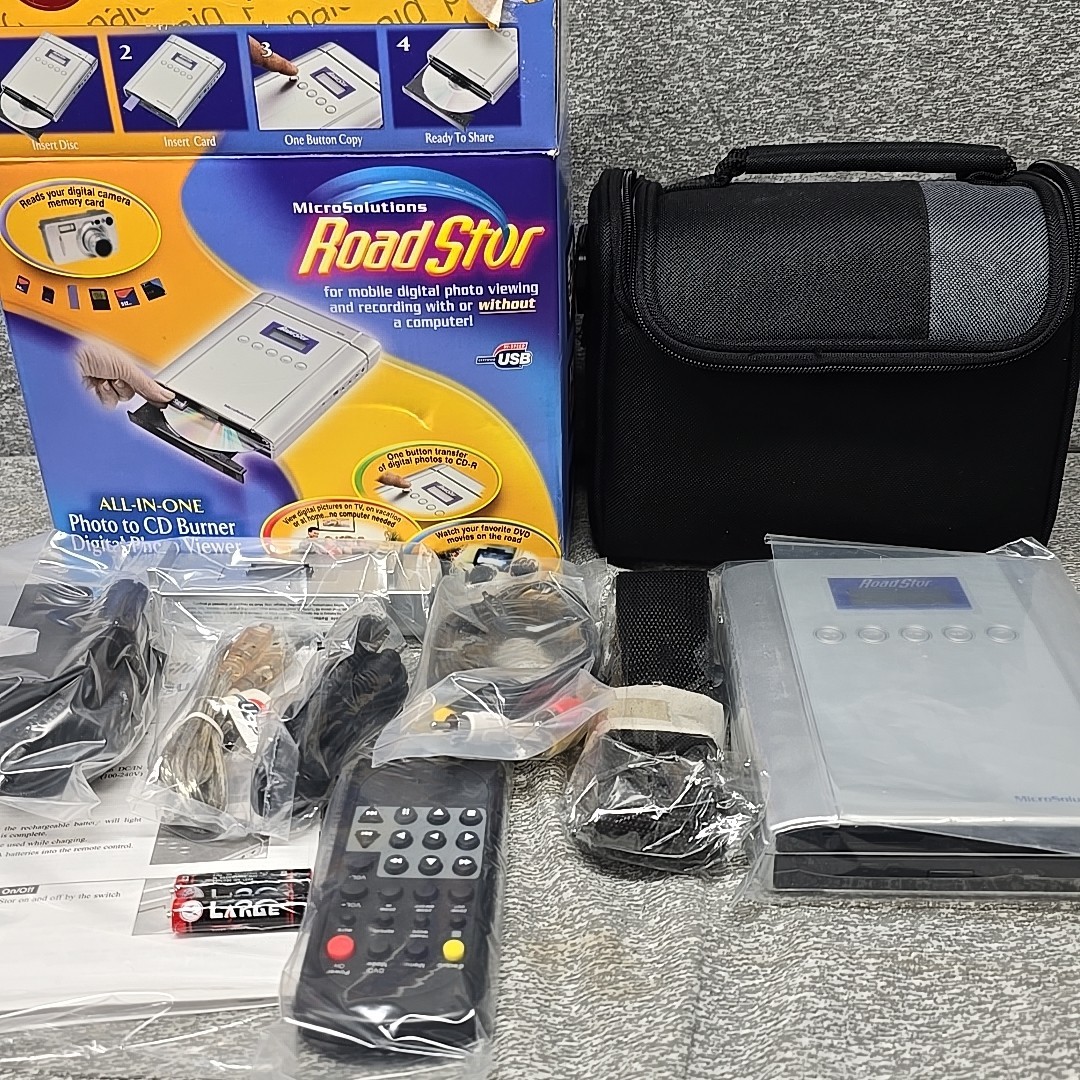 MicroSolutions RoadStor Portable Digital Photo Viewer with CD/DVD Burner and MP3 Playback