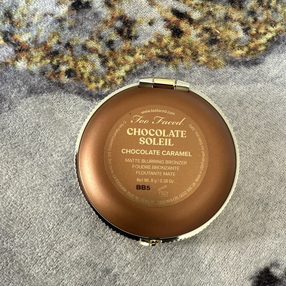 Too Faced Chocolate Soleil Chocolate Caramel Bronzer Kompaktpuder matt 8 g BB5 - Bild 4 von 4