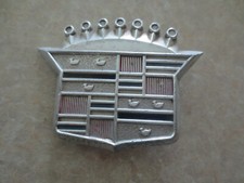 Original 1970s Cadillac car shield wheel hubcap badge -  part no. 1497544