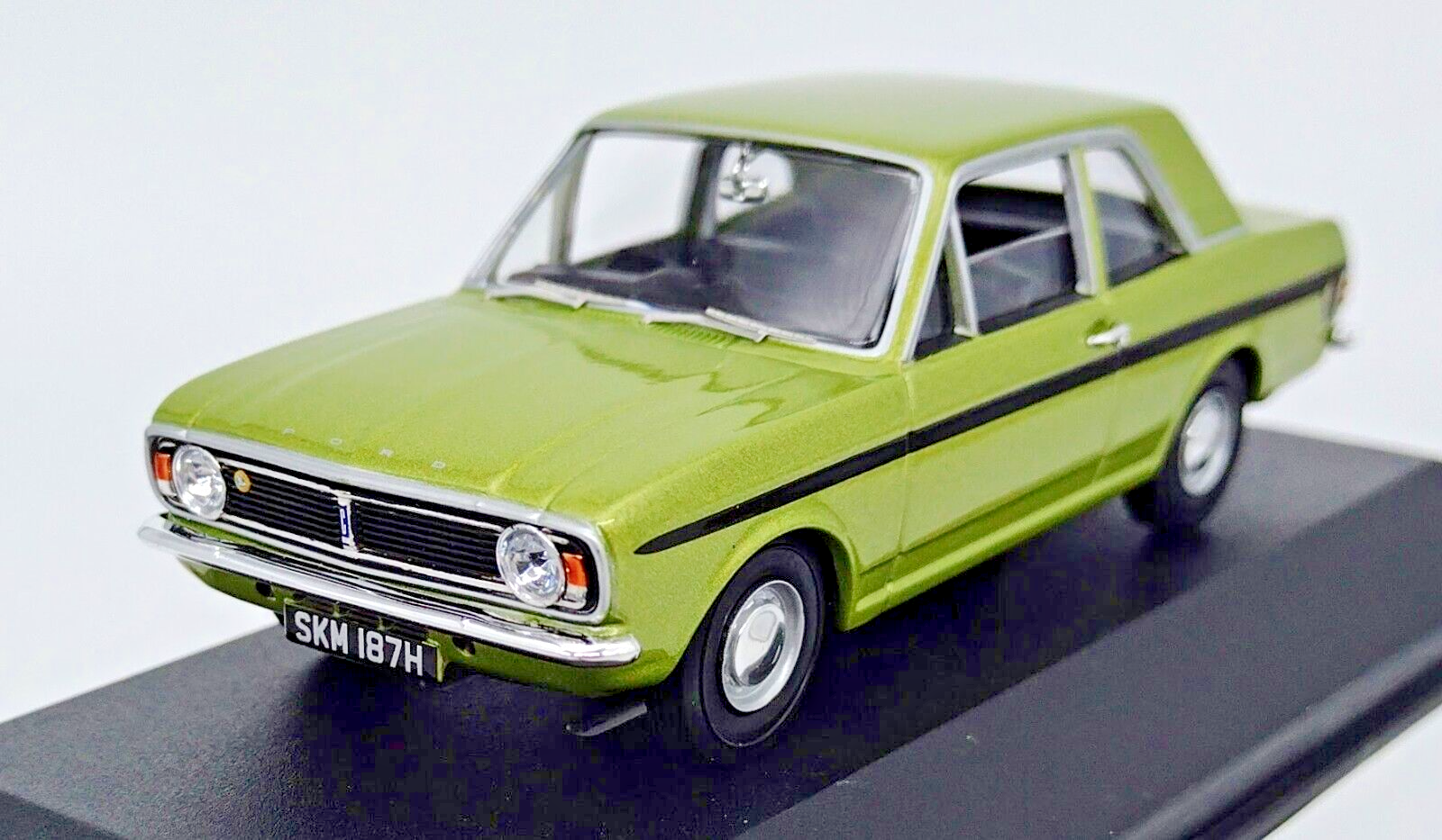 Corgi Vanguards Ford Cortina Mk2 Lotus Fern Green VA04121