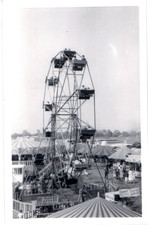 VINTAGE PHOTOGRAPH FERRIS WHEEL RIDE CANDY APPLE SIGNS CIRCUS ENGLAND OLD PHOTO
