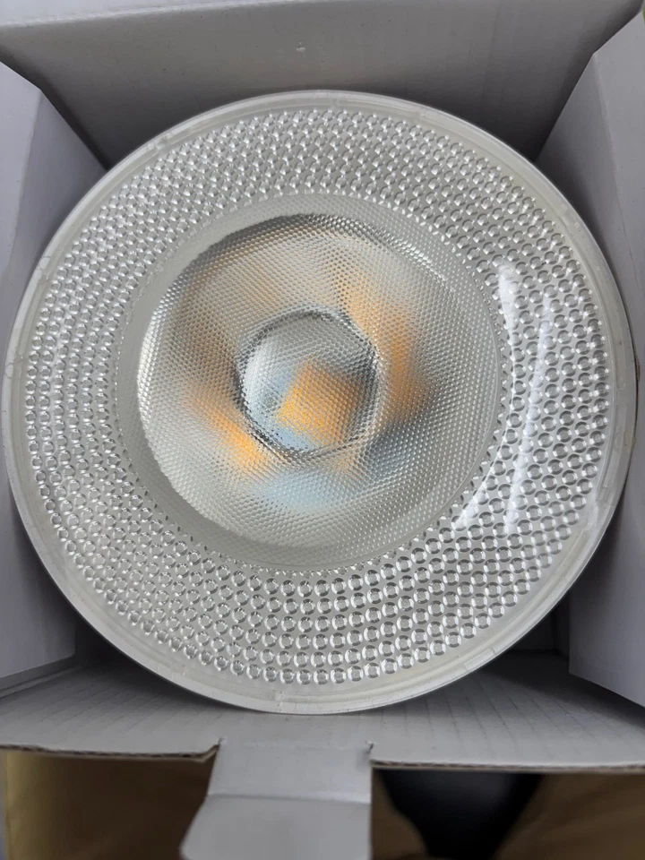 (2 Pk) 15W LED Par38 4000K dimmable @120 volts 40 deg beam angle - Image 2 of 4