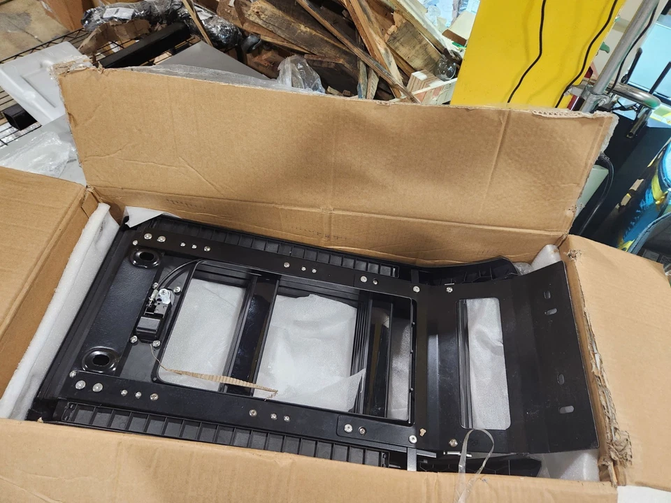 Acceso por portaequipajes de techo con escalera usado para Land Rover Defender 110 L851 2020-2026 Foto 2 de 4