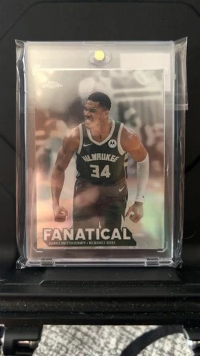 2025 Topps Chrome Giannis Antetokounmpo Base (RAW)