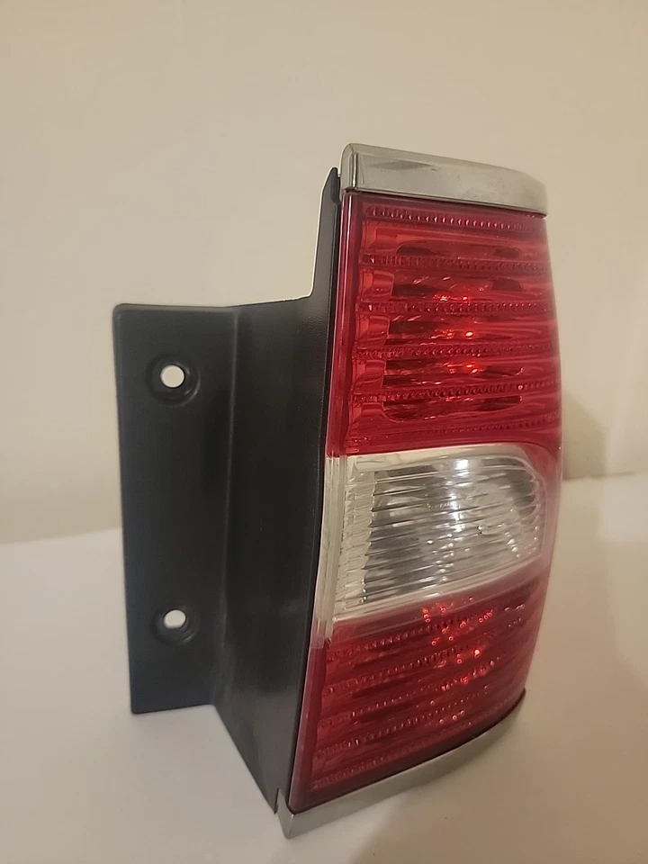 Lanterna traseira externa de passageiros Lincoln Navigator 2007 2008 2009 2010 2011 2012 2013 - Imagem 2 de 4
