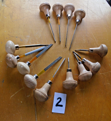 Schönes Set Grabsteine (Juwelier/Gravure) x 13 Holzgriffe (Ref 2) NEU