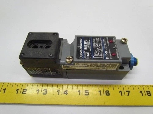 CH Cutler Hammer E51SPL Limit Switch on E51RN Receptacle With E51DF33 Head