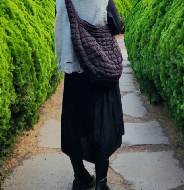 ★送料・関税込★COS★QUILTED OVERSIZED SHOULDER BAG Brown ★ COS Quilted Oversized Shoulder Bag Brown 0916460009 / 100