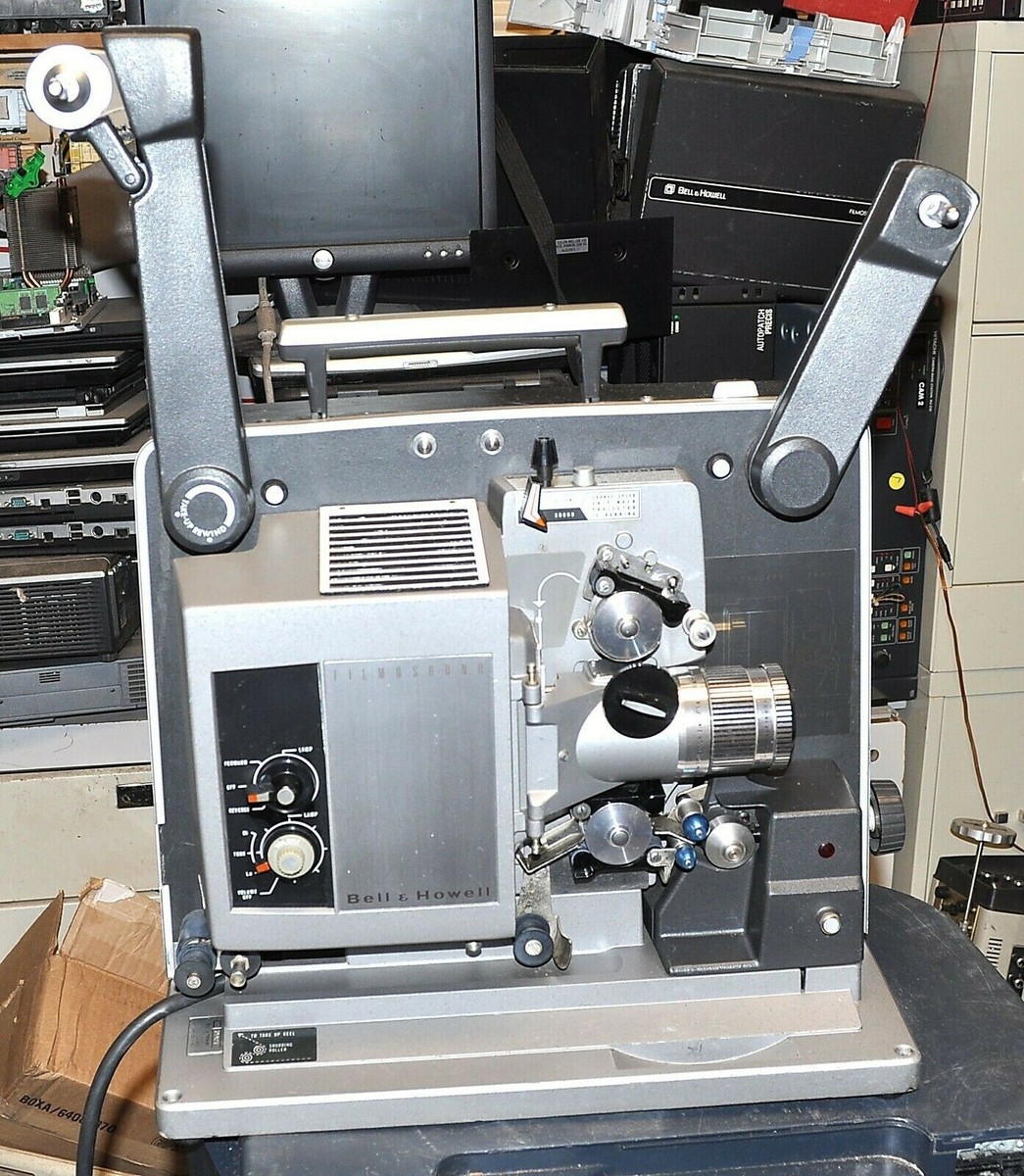 と*い様 Bell & Howell 1580　16ミリ　映写機　プロジェクター Bell & Howell 1580 16mm Filmosound Film Projector With Reels