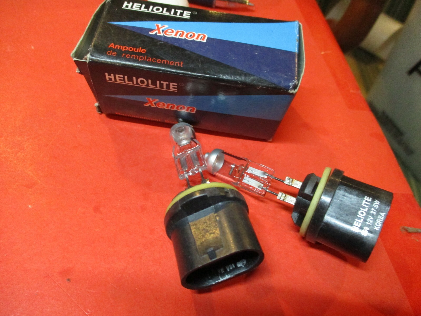 899 ---HALOGEN-FOG--DRIVING-CLEAR-BULBS-lot of--2