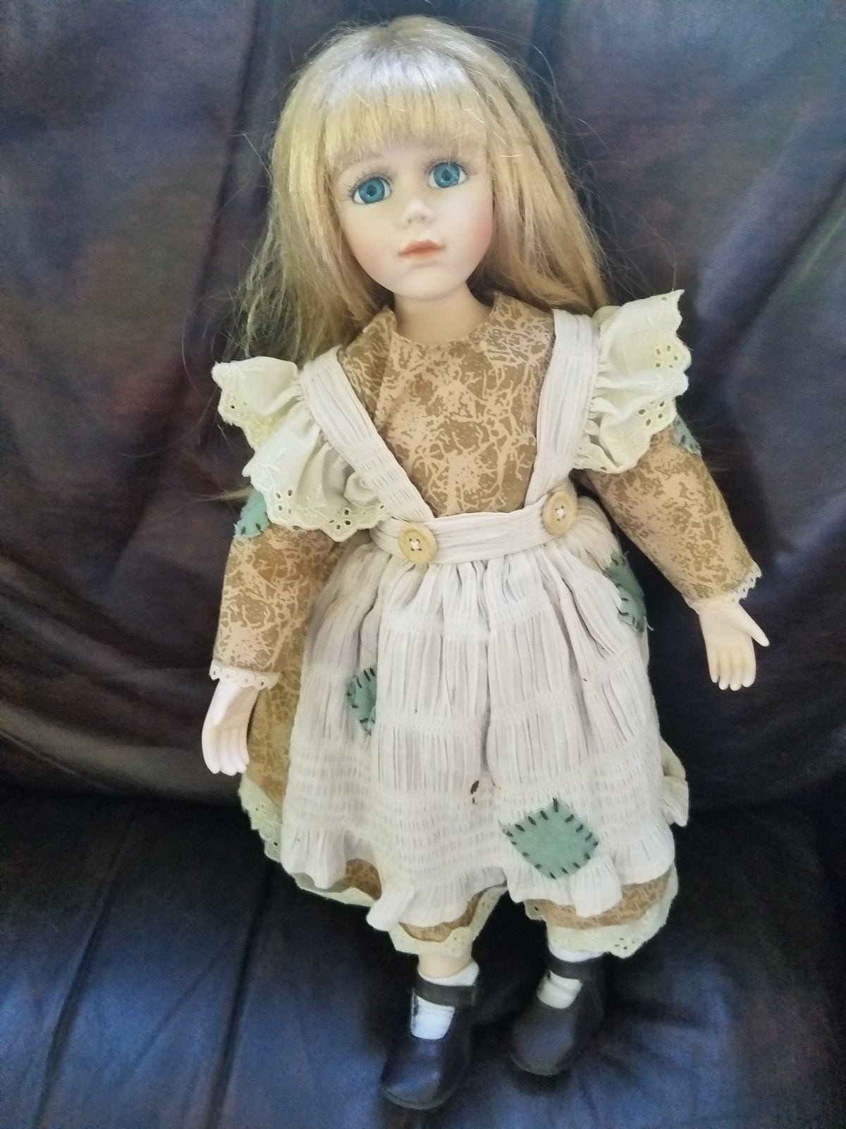 Geppeddo doll collectors series 16 Porcelain and cloth Beautiful Blond Hair Geppeddo doll collectors series 16 Porcelain and cloth Beautiful Blond Hair