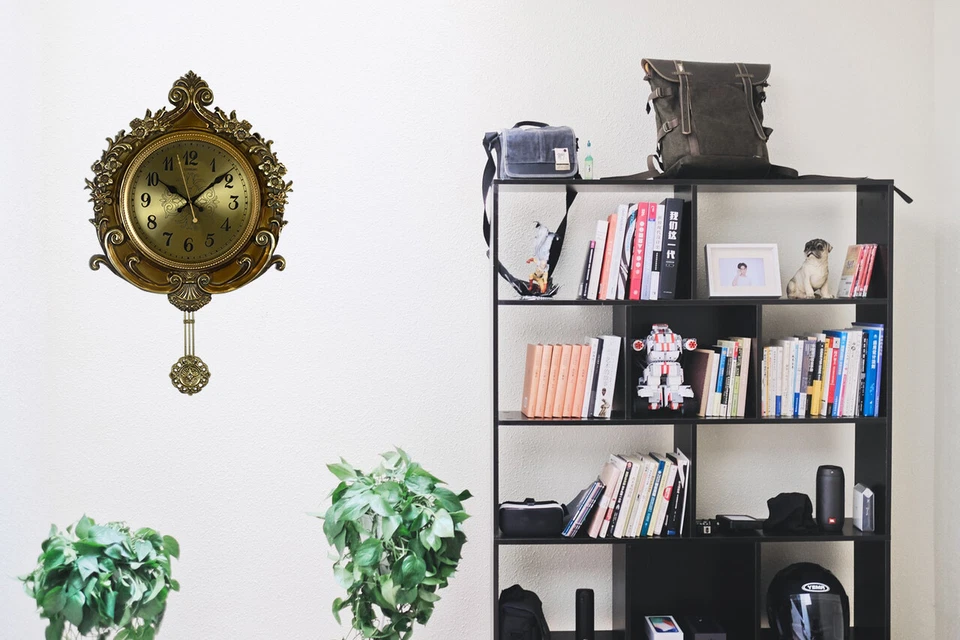 Reloj de pared péndulo oscilante estilo barroco victoriano Foto 2 de 2