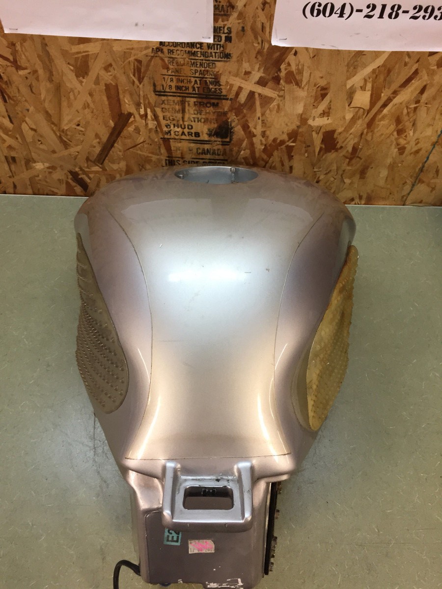 01 02 03 04 05 2001-2005 TRIUMPH DAYTONA 955i GAS TANK FUEL