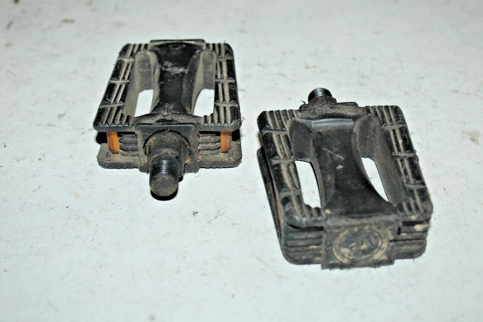 Pedales planos para bicicleta VP VP-210 de colección negros MTB Touring carretera híbridos envío rápido a EE. UU. Foto 3 de 4