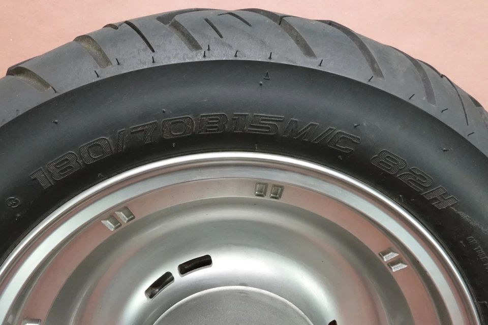 Llanta trasera Kawasaki Vulcan 900 VN900 VN900C 2007-2013 180/70 B15 Foto 2 de 4