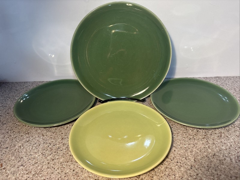 Vntg Universal Pottery Ballerina 1 Chartreuse & 3 Green 6.25" Plates 1 Green 7.5