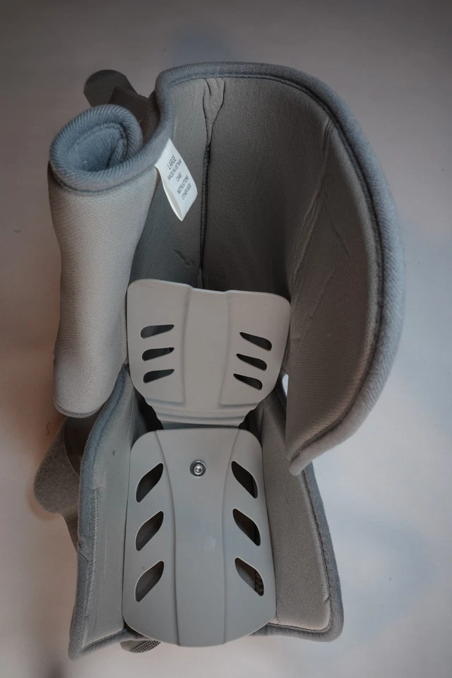 DeRoyal Large Full Shell Walker Boot w/Air Pumps Stabilization Air Cast 4 Ankle - Image 4 of 4