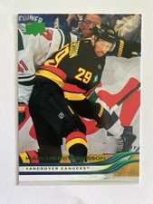 2025-26 Upper Deck Series 2 Holiday Exclusive Easter Green 428 Marcus Pettersson