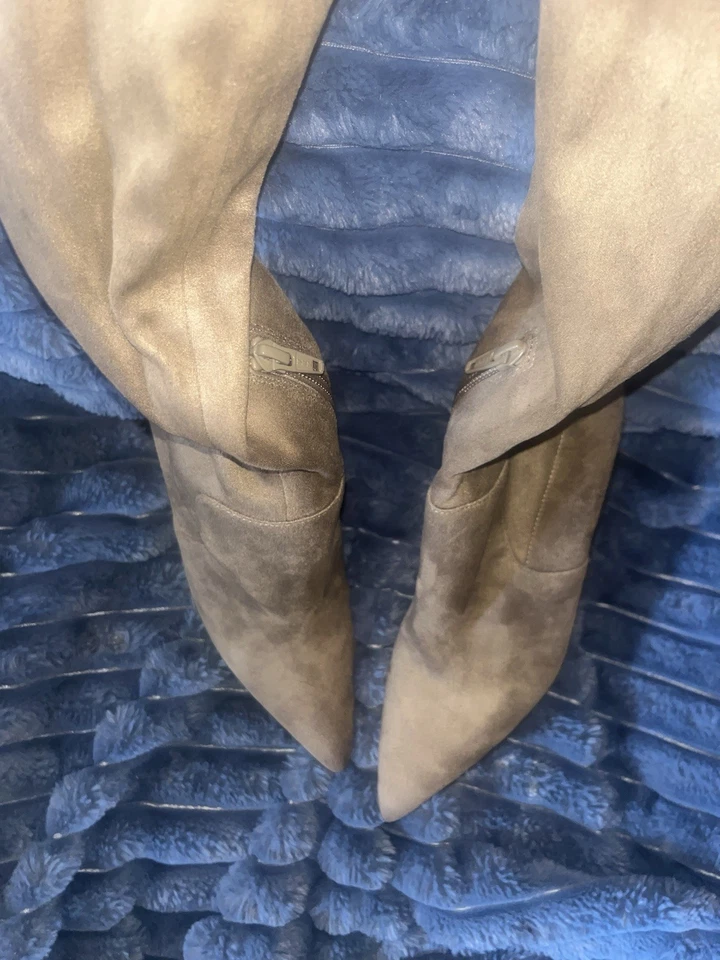 Bota de aguja de gamuza hasta el muslo ALDO ASTEILLE Foto 4 de 4