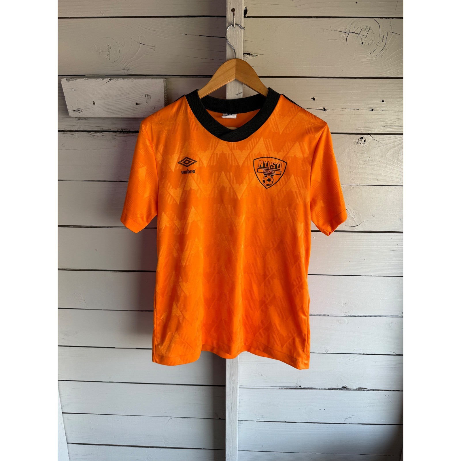 Vintage Umbro NOSO Soccer Jersey Orange Zigzag Pattern Number 7 Mens Shirt