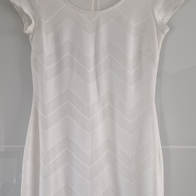 Yessica Damen Bleistiftkleid Weiß Gr. S Kurzarm Chevron Struktur Rundhals