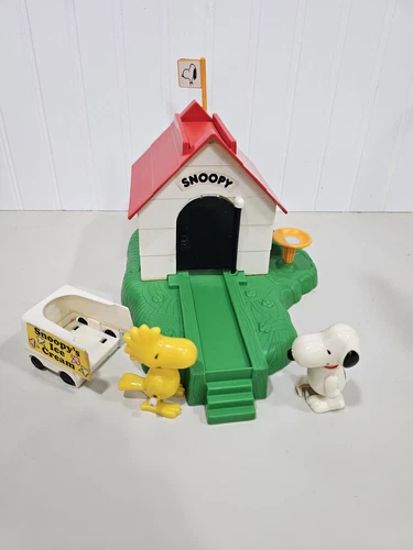 Vtg Peanuts SNOOPY WOODSTOCK Dog House Hasbro Romper Room 1978 Read 
