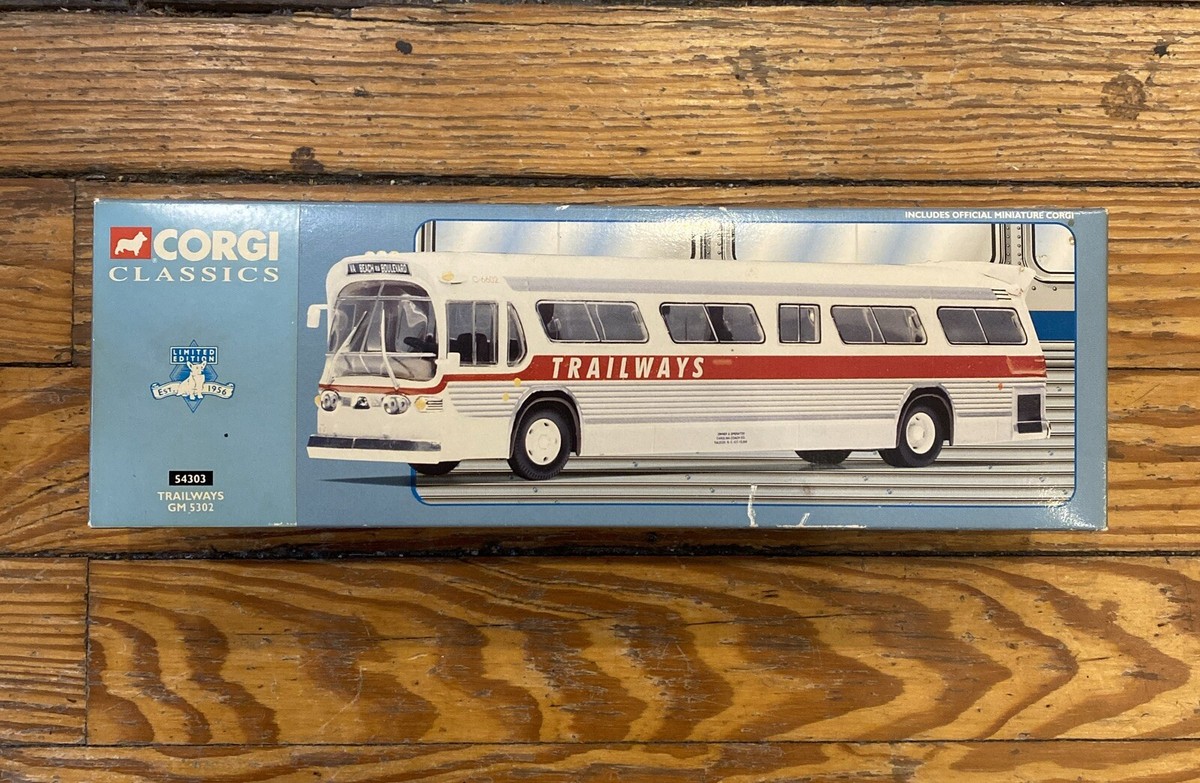 0687) TRAILWAYS BUS GM 5302 ITEM # 54303 1:50 SCALE CORGI CLASSICS