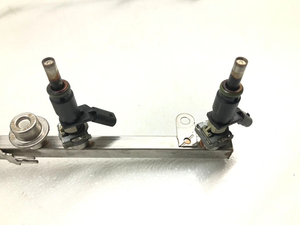 Mercedes Benz E550 2010-2013 5,5 L V8 carril inyector de combustible con juego de inyectores OEM Foto 3 de 4