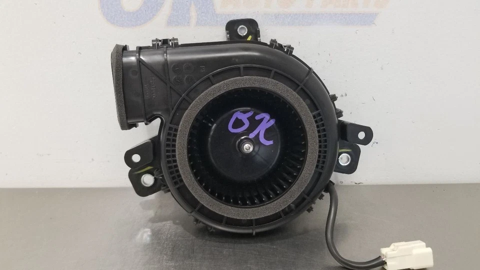 23 TOYOTA SEQUOIA HYBRID BATTERY COOLING FAN RIGHT PASSENGER - Image 2 of 4