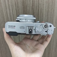 FUJIFILM Fuji X100S Silver 16.3MP Compact Digital Cam 90 New High Image Quality