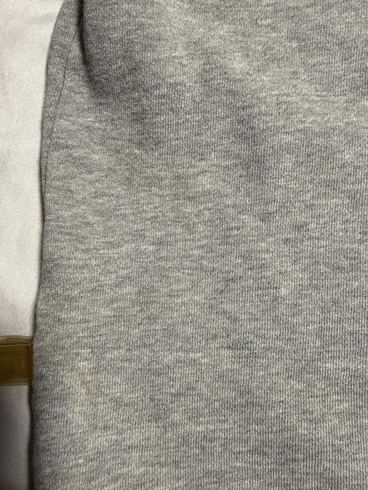 Vintage Tommy Hilfiger Men's Gray V-Neck Sweater Size Large image 8