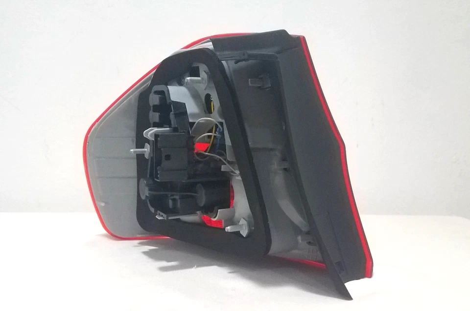 APTO BMW SERIE 3 E90 323i 328i 2009-2011 MONTAJE LUZ TRASERA PASAJERO DERECHO NUEVO Foto 4 de 4