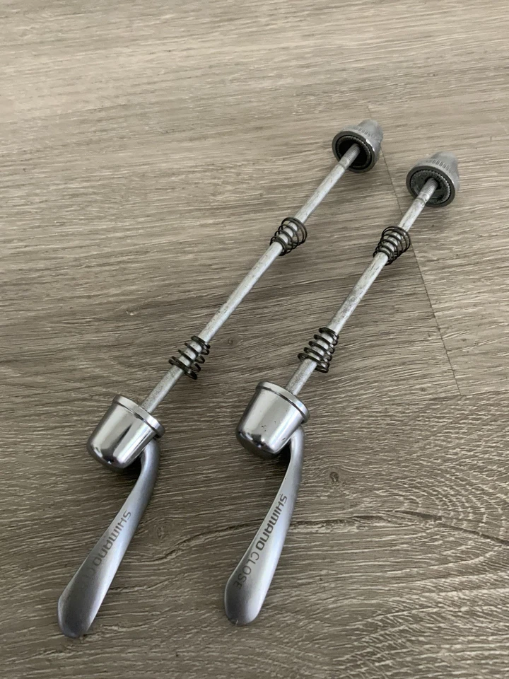 JUEGO DE PINCHOS DE LIBERACIÓN RÁPIDA SHIMANO 600 ULTEGRA 100-126/130 MM ESPACIADO 120 GRAMOS Foto 2 de 4