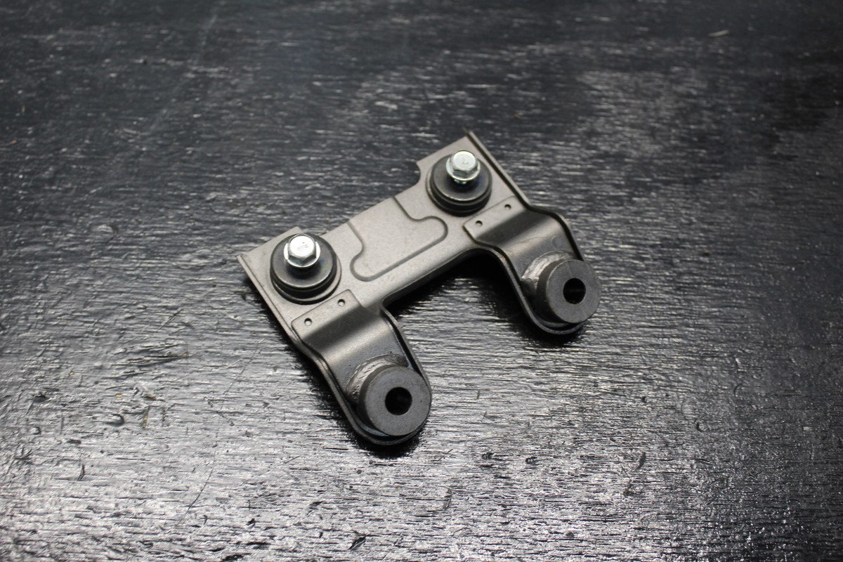 TAKAページ 11-13 KAWASAKI NINJA 1000 ZX1000 OEM FRONT GAS TANK BRACKET MOUNT