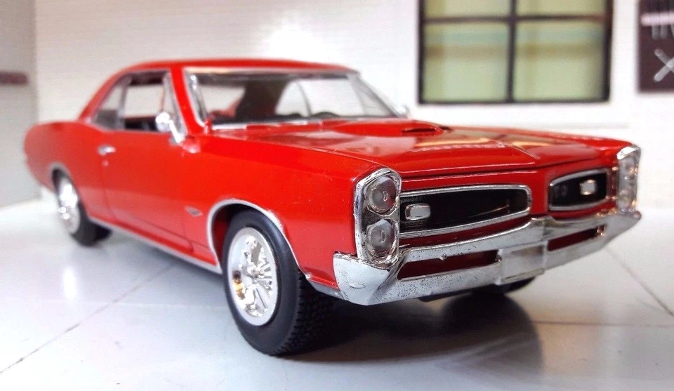 Pontiac GTO Hardtop Red 1966 V8 New Ray 71853 G LGB 1:24 Scale Diecast Model Car - Image 2 of 4