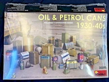 MiniArt 1/35 Oil & Petrol Cans 1930-40s Set 35595