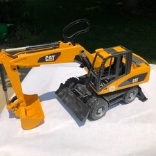 Bruder Caterpillar Wheeled Excavator w/ Blade 2006 Germany Cat 1517/01