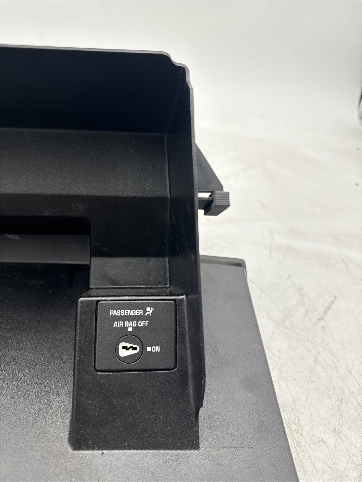 06-13 CHEVROLET CORVETTE C6 DASHBOARD COMPLETE GLOVE BOX LOCK ASSEMBLY BLACK OEM