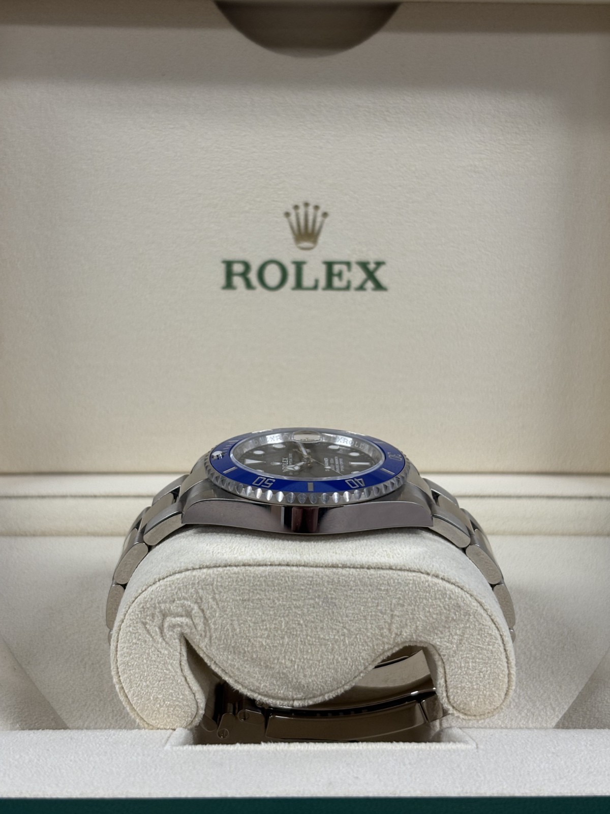 Rolex Submariner Cookie Monster 126619LB 2022 New unworn condition image 4