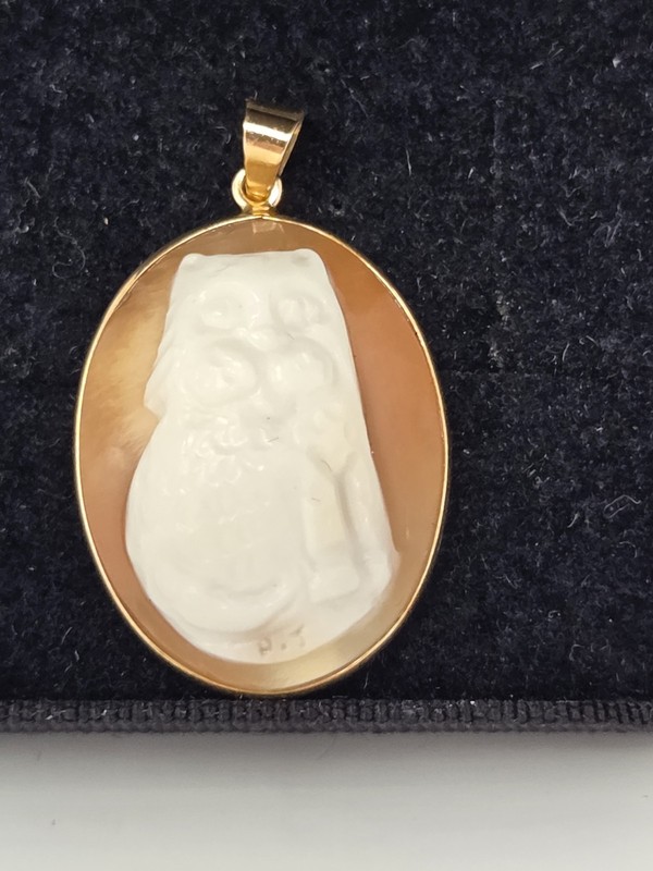 Antique 14k Gold Cameo Pendant