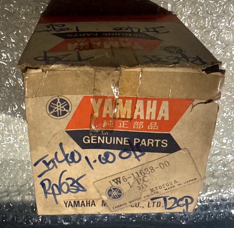 Piezas originales Yamaha NOS, 1977-78 IT400 (1,00) OS PISTÓN, 1W6-11638-00, RP635 T2CP Foto 2 de 4